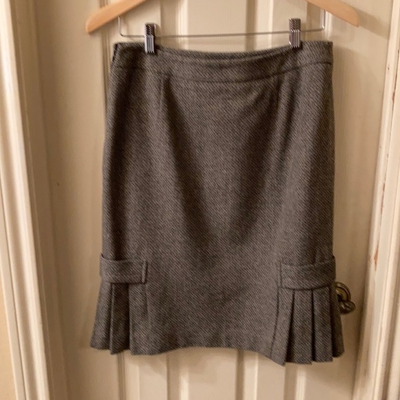 BANANA REPUBLIC WOOL SKIRT SIZE 4 - Picture 2 of 5